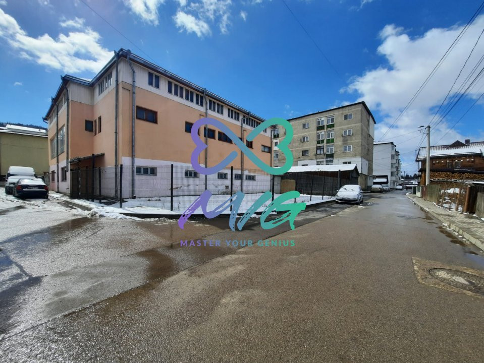 Clădire+ teren, centru Vatra Dornei, posibilitate transformare in Hotel